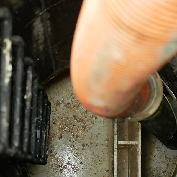 pulizia-e-lavaggio-di-vasche-san-ilario-enza