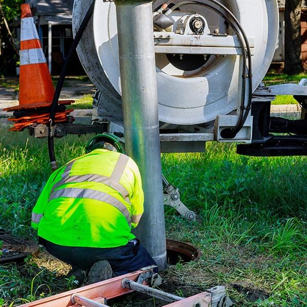 spurgo-per-lo-svuotamento-di-acque-nere-san-ilario-enza