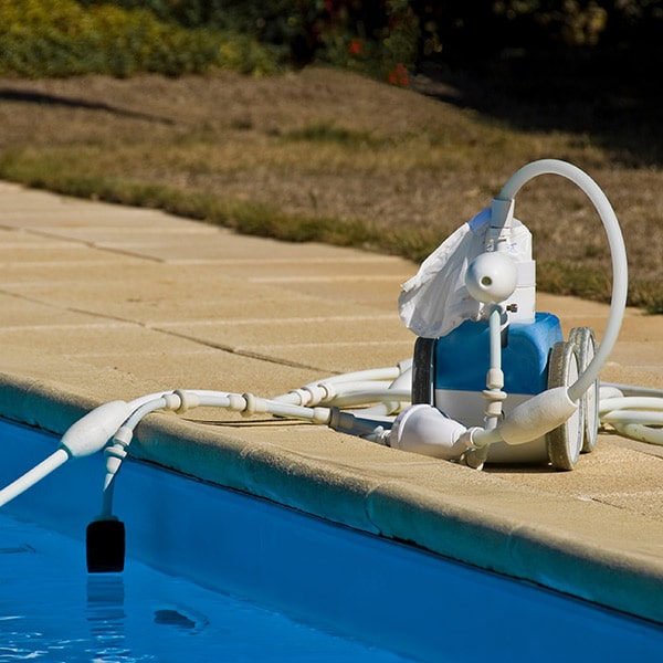 svuotamento-e-pulizia-piscina-pubblica-privata-reggio-emilia